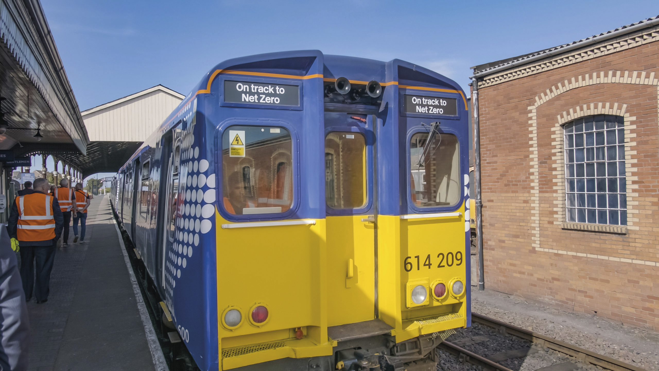 Train carriage in blue and yellow